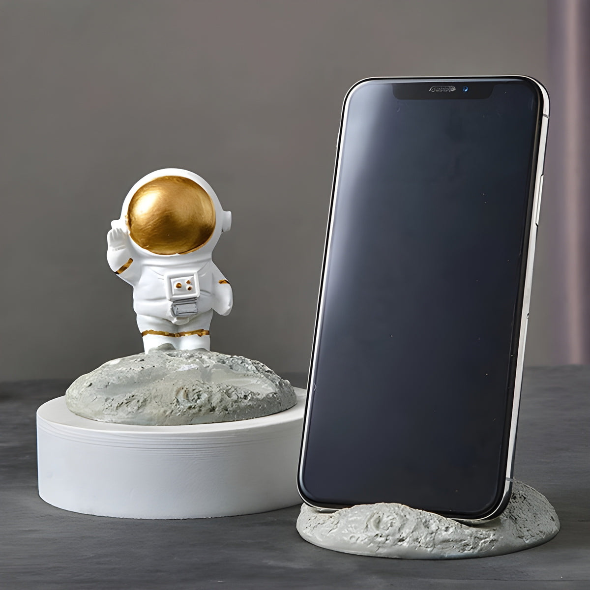 Astronot telefon tutucu